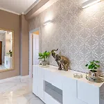 Jungle --- Vasca In Apartment Turin