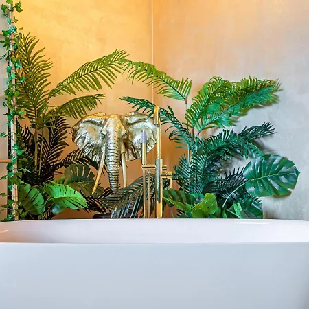 Jungle --- Vasca In Lejlighed *