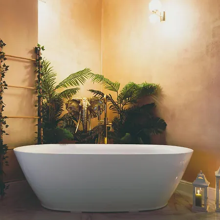 Apartment Jungle --- Vasca In