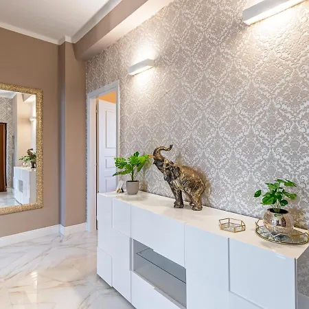 Jungle --- Vasca In Apartment Turin